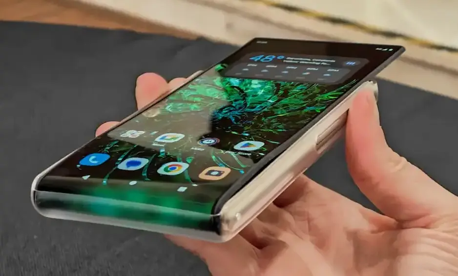 Motorola Rollable Phone